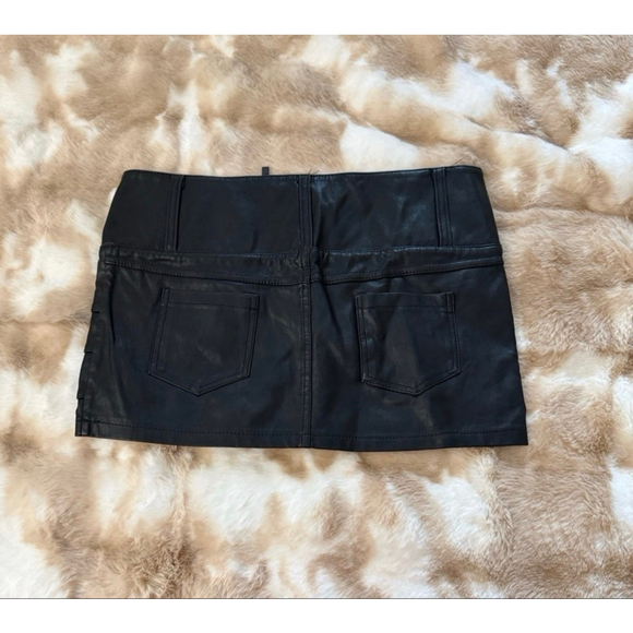 Black leather skirt - Picture 3 of 4